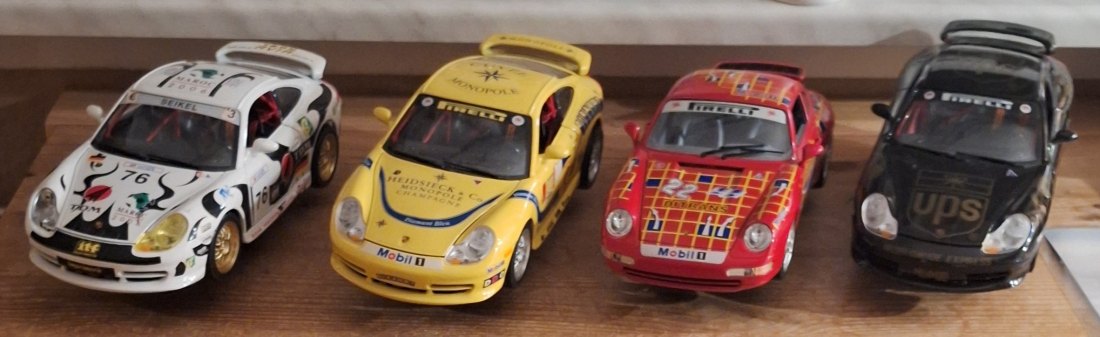  4 Porsche GT3-CUP 1:18Maßstab, Vitrinestücke nicht bespielt   