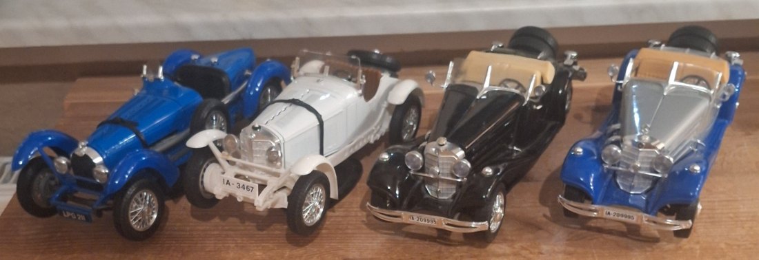  Bugatti & 3 MB 1:18Maßstab Vitrinestücke nicht bespielt - Kleinteileverlust   
