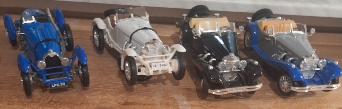  Bugatti & 3 MB 1:18Maßstab Vitrinestücke nicht bespielt - Kleinteileverlust   