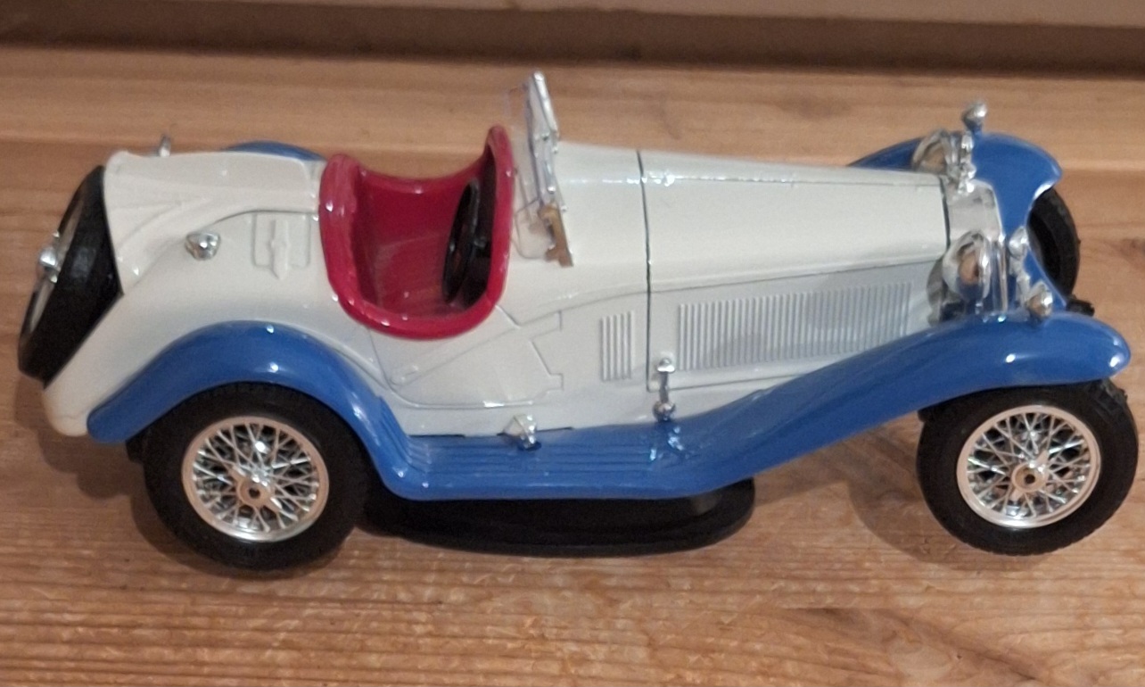  Alfa Romeo 1:18Maßstab Vitrinestück nicht bespielt   