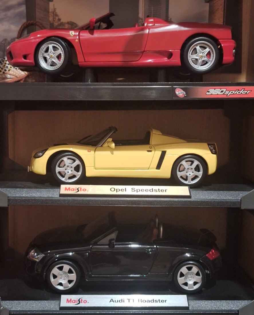  3 Modelle Ferrari/Opel/Audi 1:18Maßstab, Vitrinestücke nicht bespielt   