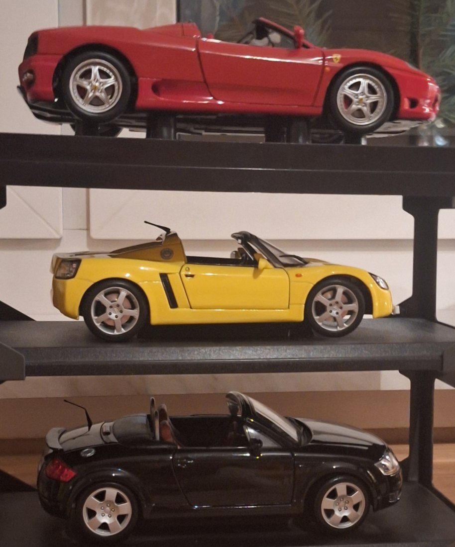  3 Modelle Ferrari/Opel/Audi 1:18Maßstab, Vitrinestücke nicht bespielt   