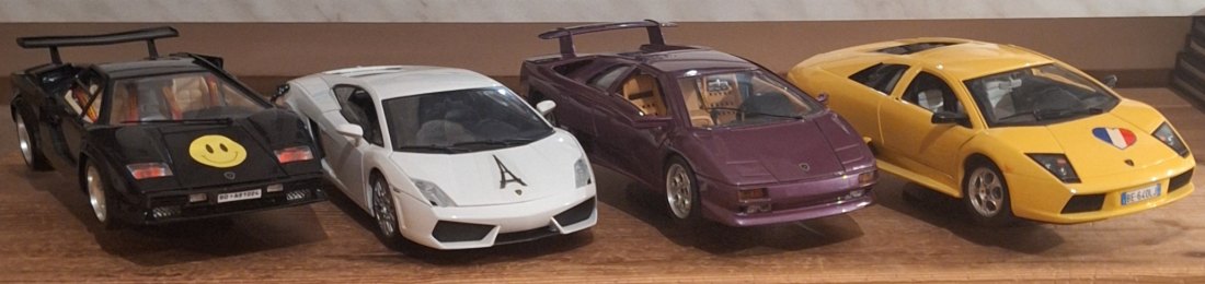  4 Lamborghini 1:18Maßstab Vitrinestücke nicht bespielt   