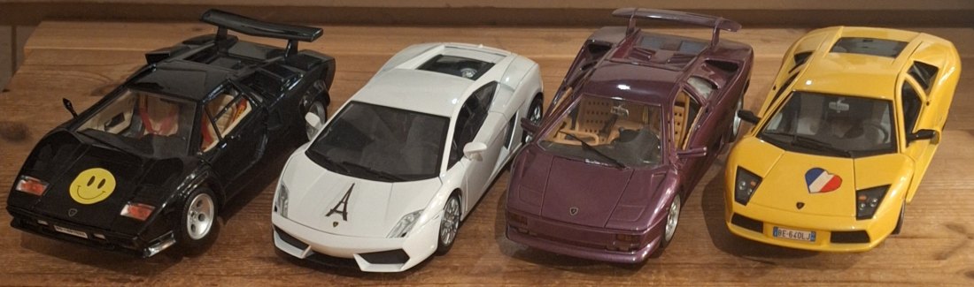  4 Lamborghini 1:18Maßstab Vitrinestücke nicht bespielt   