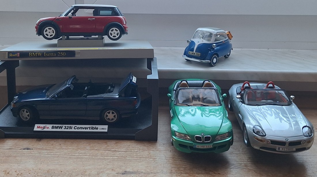  4 BMW+Cooper Mini 1:18Maßstab, Vitrinestücke nicht bespielt   