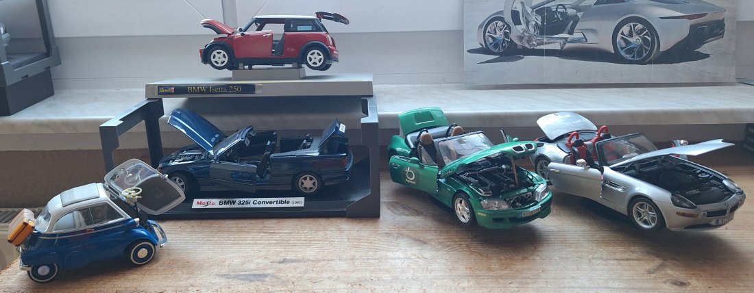  4 BMW+Cooper Mini 1:18Maßstab, Vitrinestücke nicht bespielt   