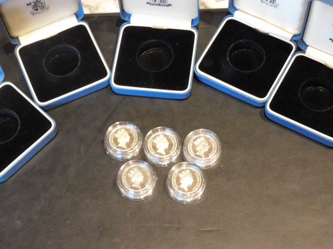  UNITED KINGDOM 5X 1 POUND 1985-88-89-93-94.GRADE-PLEASE SEE PHOTOS.   