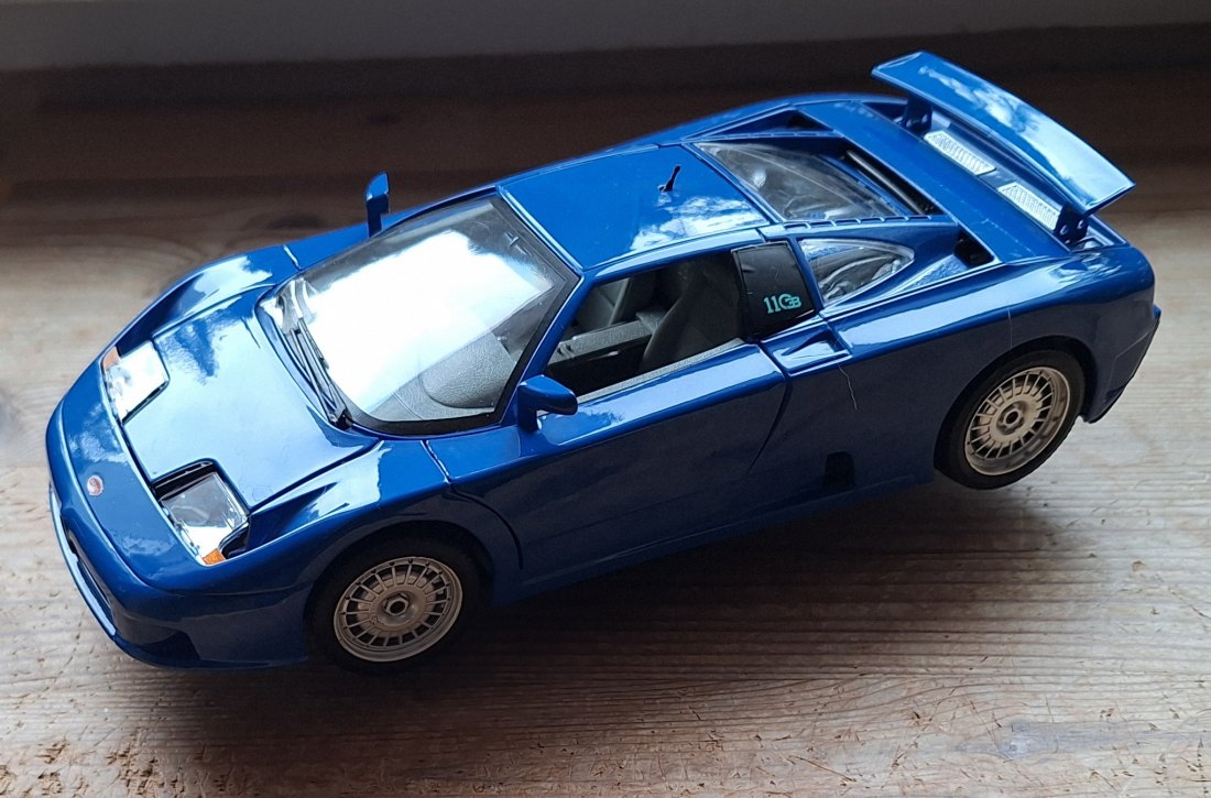  Bugatti EB 110, 1991, 1:18Maßstab Vitrinestück nicht bespielt NEUEINSTELLUNG   