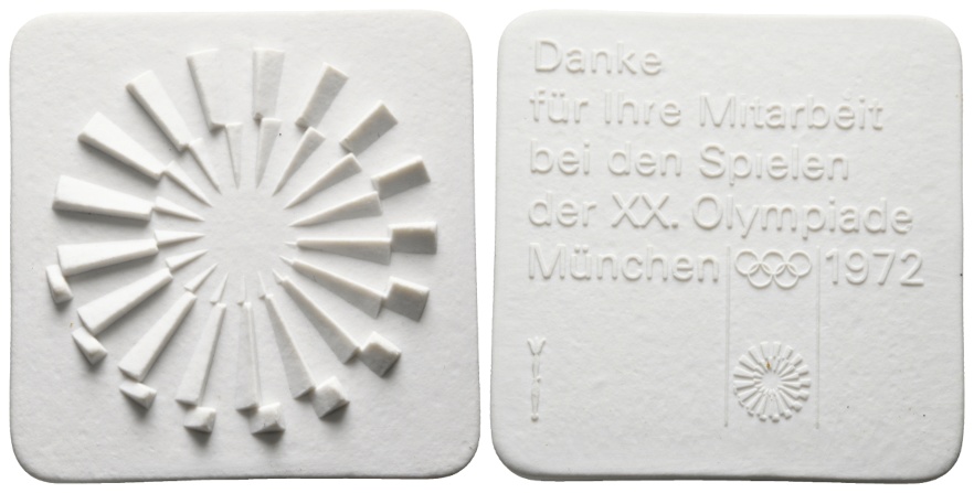  Medaille; Danke für Mitarbeit; XX. Olympische Spiele 1972; weißes Porzellan; 50,27 g, H & B 59,2 mm   