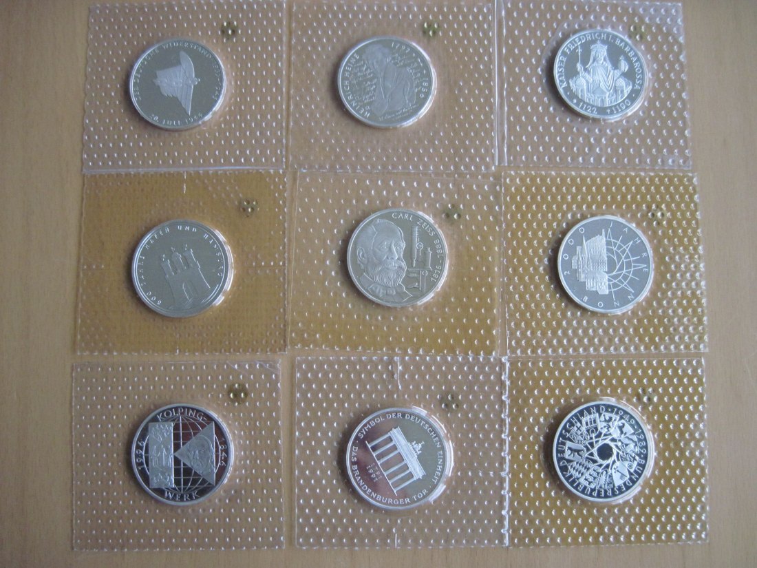  Konvolut mit 9 x 10 DM Silbermünzen in 625er Silber, 87,21 g Feingehalt, diverse Motive   