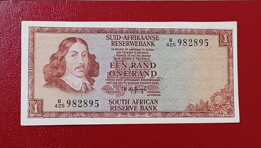  1973-1975South Africa Van Riebeeck Een Rand One Rand B425 982895 Afrikaans English   