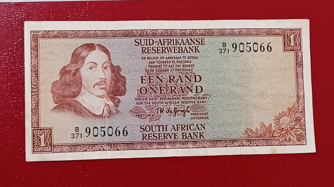  1973-1975South Africa Van Riebeeck Een Rand One Rand B371 905066 Afrikaans English   