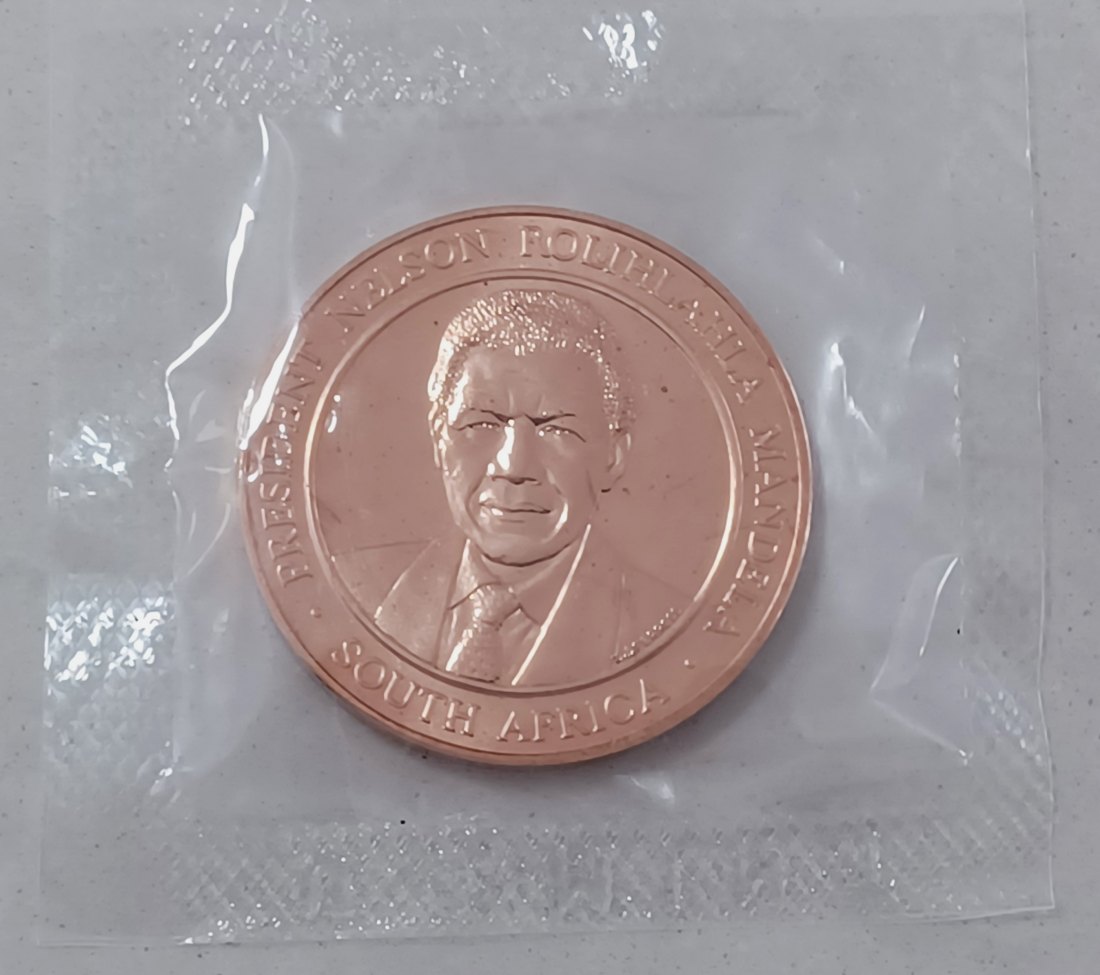  1998 President Nelson Mandela of South Africa Victory over Apartheid Bronze 38mm Medal   