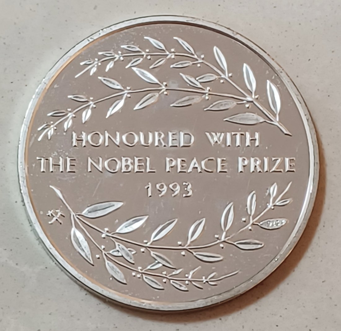  South Africa 92.5% Silver Nelson Mandela Nobel Peace Prize 1993 38.6mm 33.9g Medal   