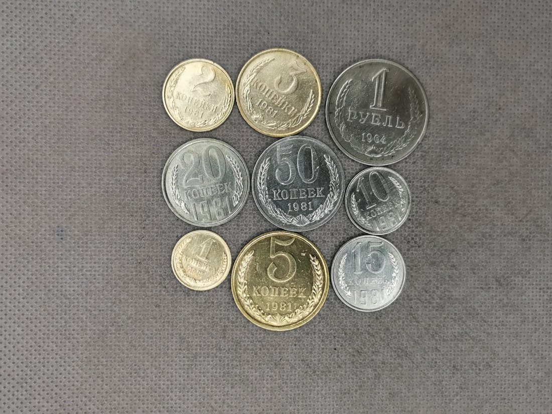 Lot 11 , Sowjetunion 9 Umlaufmünzen,1 Kopek-1 Rubel, 1964-1981, perfekt