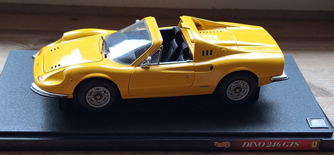  Ferrari Dino 1:18Maßstab, Vitrinestück nicht bespielt NEUEINSTELLUNG   