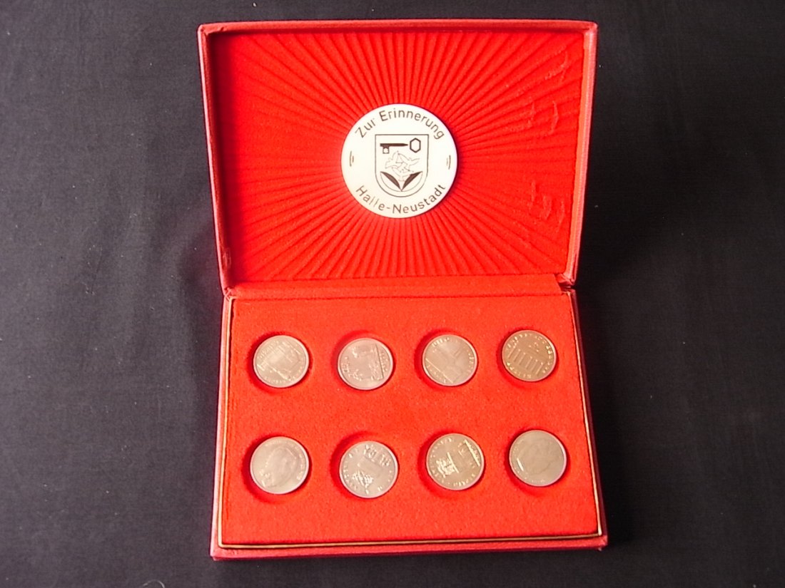  DDR Halle 8 x 5 Mark verschiedene im Blister Auszeichnung stgl   