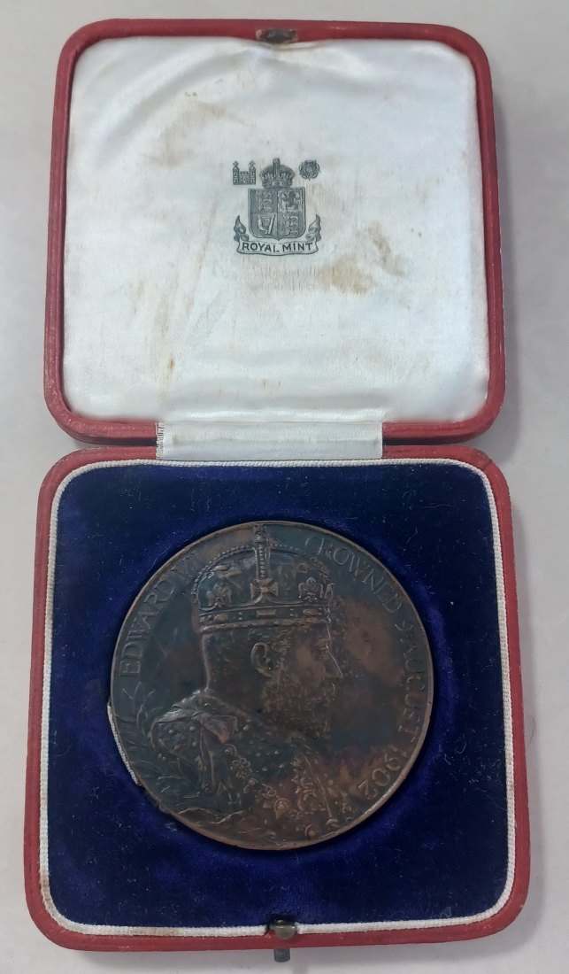  Kingdom of Great Britain, England. 1902 Edward VII Crowned King Alexandra Queen Consort 55mm Bronze   