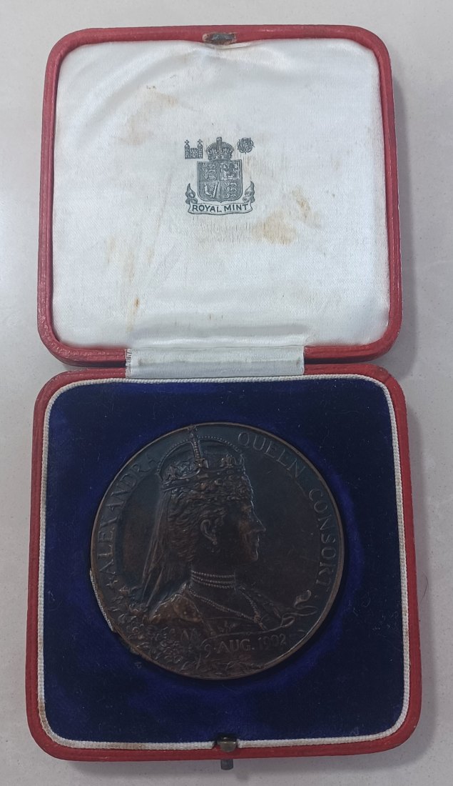  Kingdom of Great Britain, England. 1902 Edward VII Crowned King Alexandra Queen Consort 55mm Bronze   