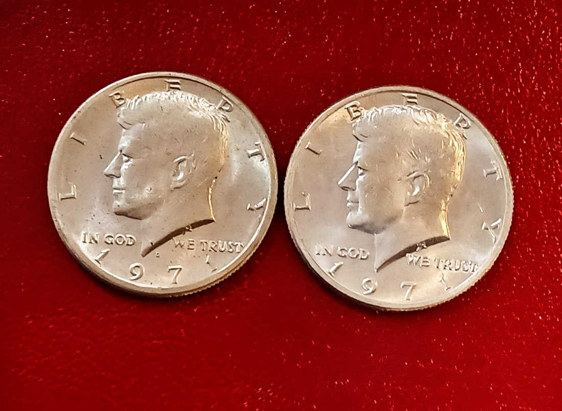 LOT OF 2 1971 United States Kennedy Half Dollar P & D