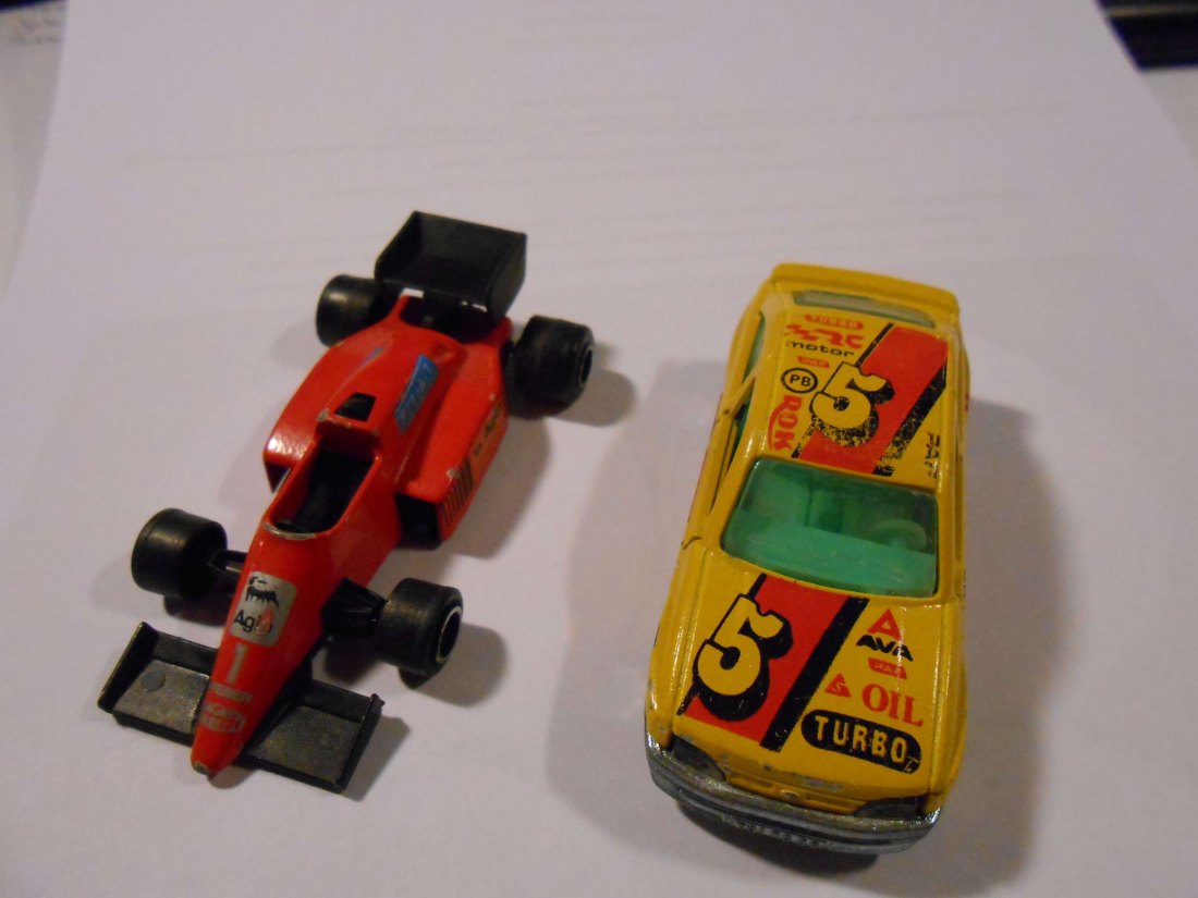  Modellautos Sportwagen (3) 2 Stück Typ: Majorette   