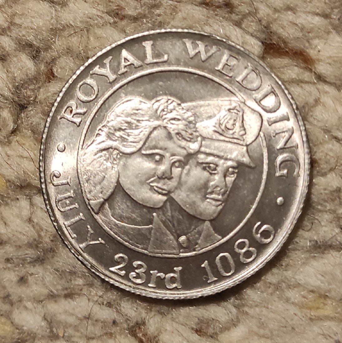 Uganda Coin Five Shillings Royal Wedding 23 july 1086   