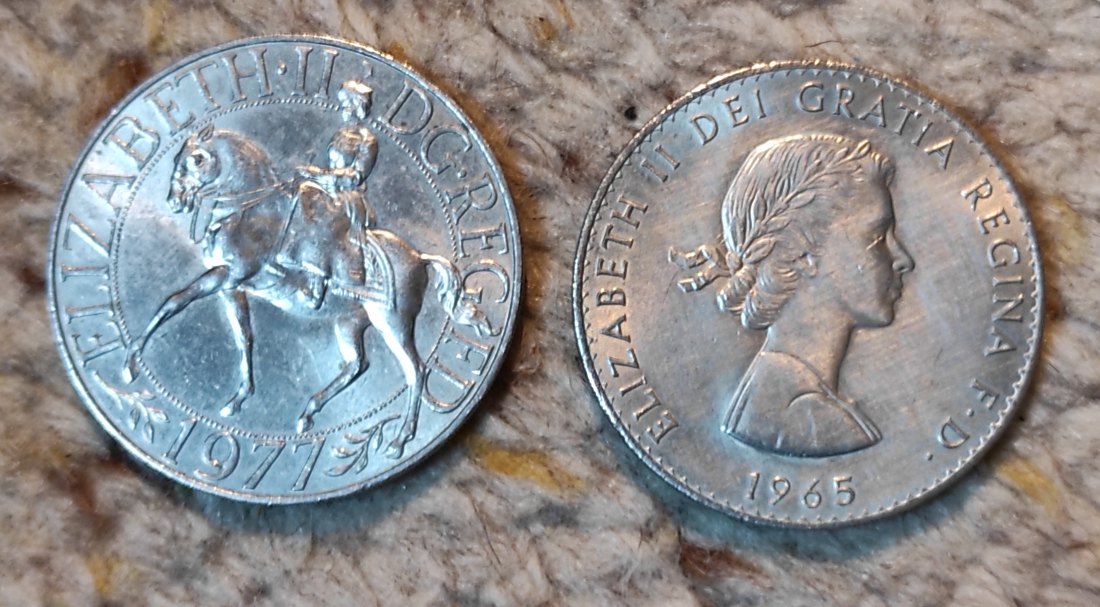  Großbritannien 5 Shillings 1965, 25 Pence 1977, sehr große Münzen   