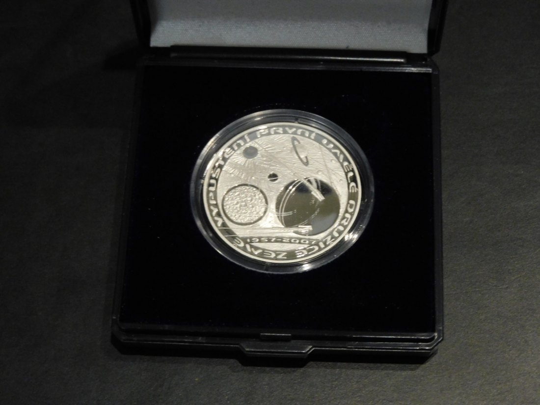  CZECH REPUBLIC 200 KORUN 2007 EARTH SSATELITE.GRADE-PLEASE SEE PHOTOS.   