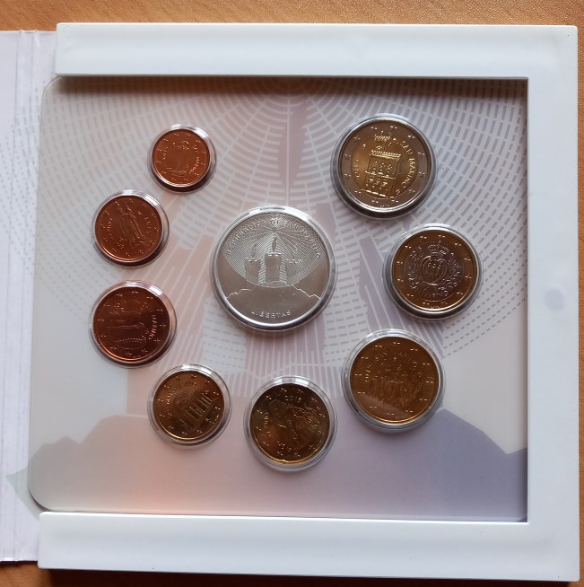  San Marino  Offizieller Euro-KMS 2015 im Original-Folder Stempelglanz plus 5 Euro Silber   