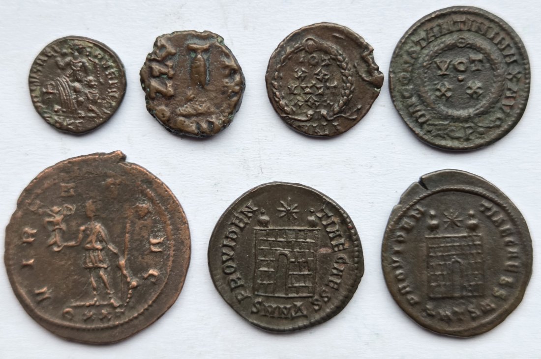  Römer: 7 Kupfer-Kleinmünzen in hübscher Erhaltung   