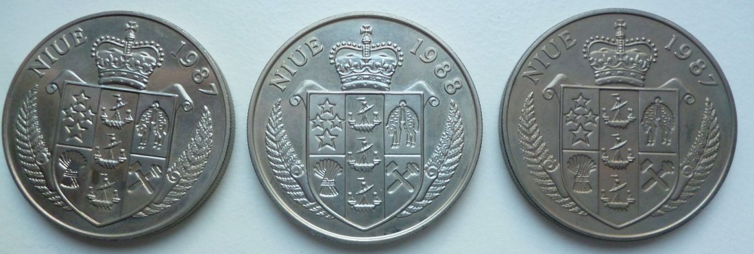  kl. Münzsammlung von 6 Münzen Sport Süd-Korea und Niue / Flughafen Singapur   