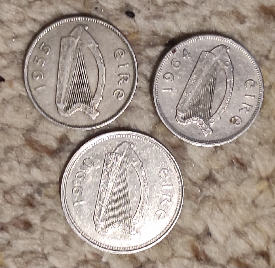  Irland Lot mit 3 Münzen 2 Schillings (Florin) 1955, 1964, 1 Pfund, 1990   