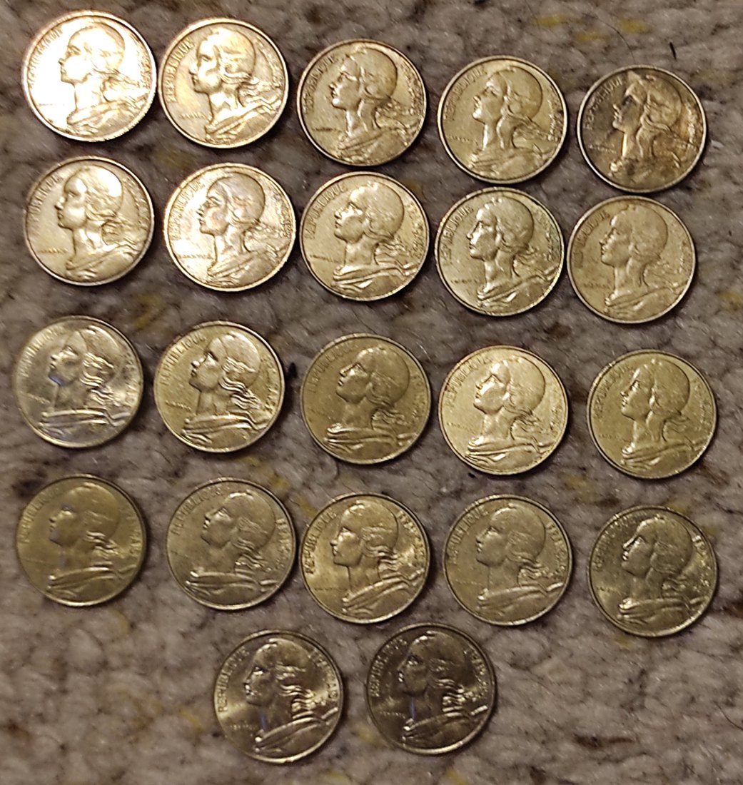 Set 021: Frankreich Münzlot mit 22 Stück 10 Centime   