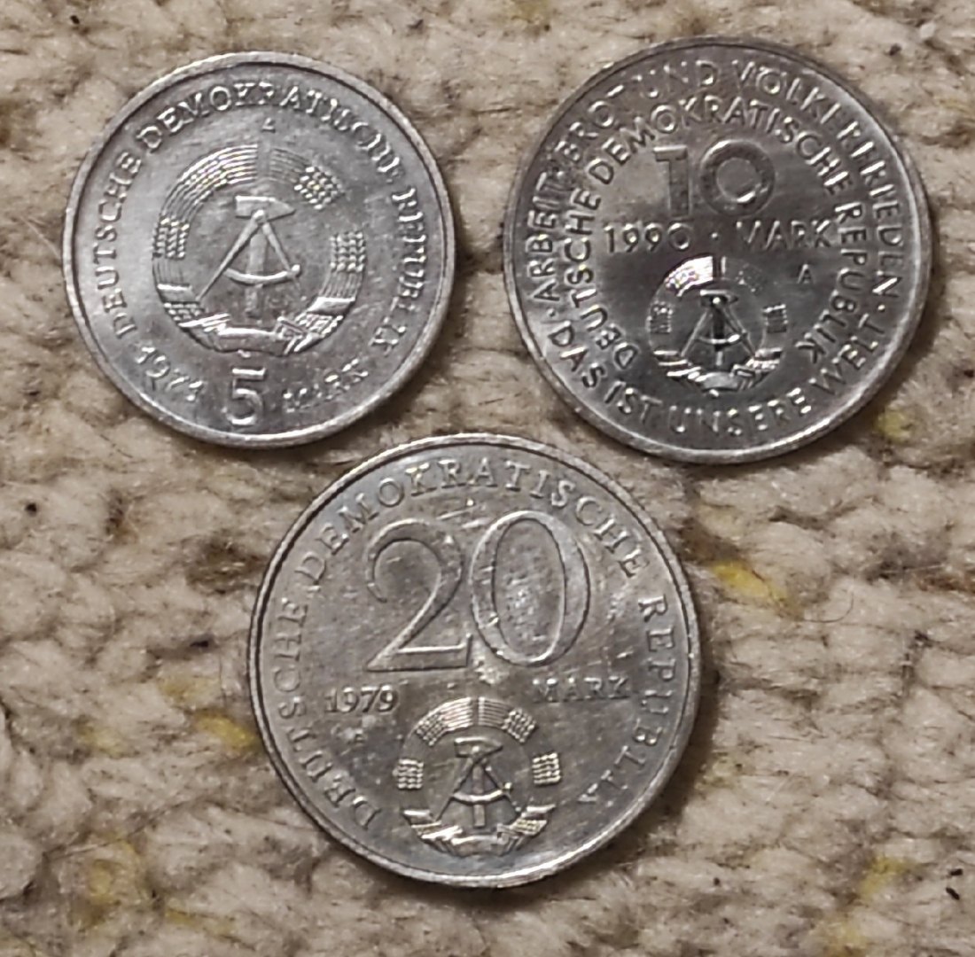  d020: DDR Münzlot mit 3 Münzen 1 x 5 Mark 1971, 1 x 10 Mark 1990, 1 x 20 Mark 1979   