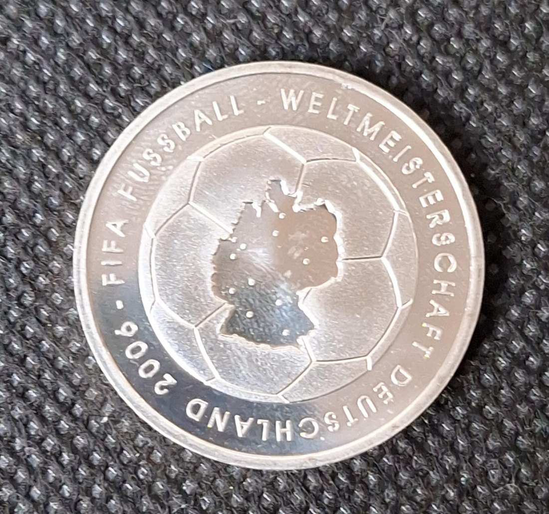  Silbermünze: 10 Euro 2003 FIFA Fussball-WM in Deutschland 2006, Feingehalt 16,65 Gramm   