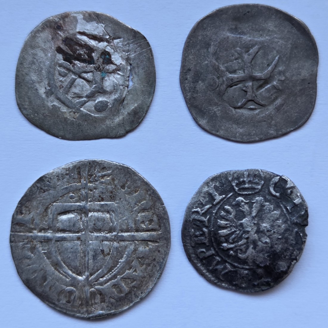  Mittelalter: Lot aus vier kleinen Silbermünzen   