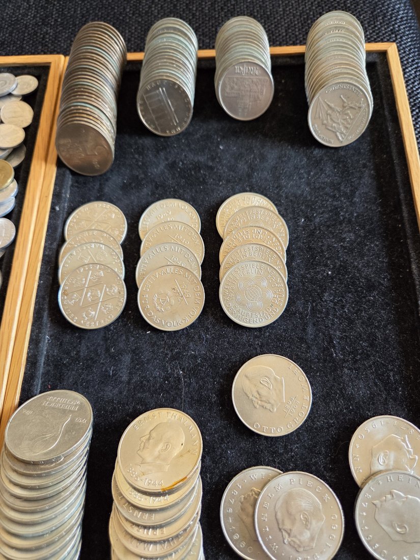  DDR: Großes Lot Gedenk- und Kleinmünzen, zusammen 2,3 kg   