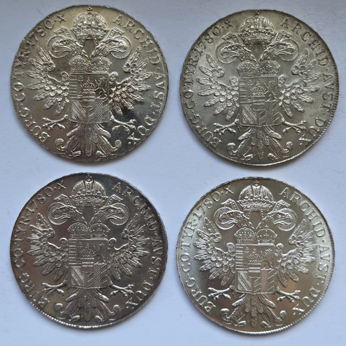  Österreich: Vier Maria-Theresia-Taler, zusammen 93,2 g Feinsilber   