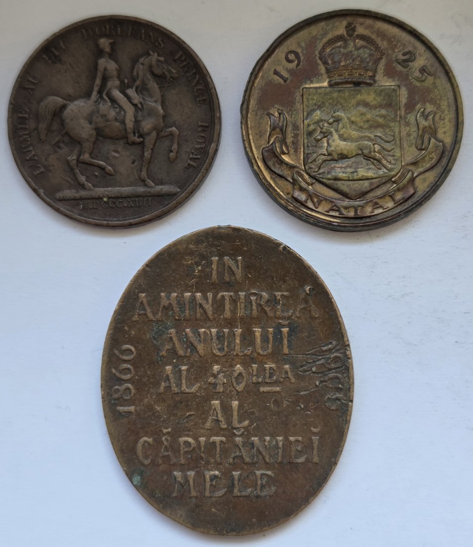  Lot aus drei historischen Medaillen aus Frankreich, Großbritannien und Rumänien   