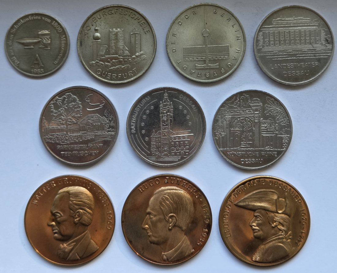 Lot aus zehn verschiedenen DDR-Medaillen   