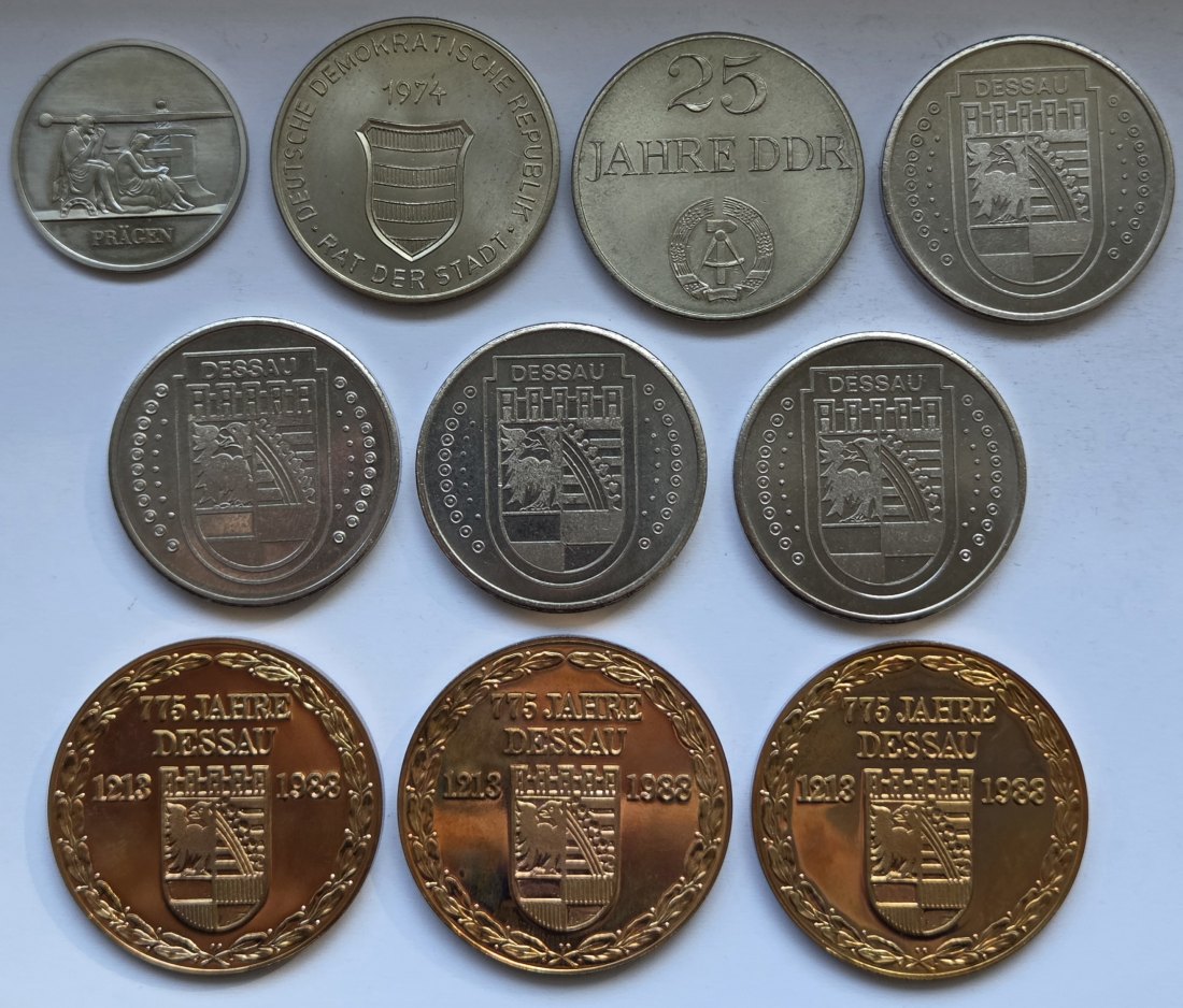  Lot aus zehn verschiedenen DDR-Medaillen   