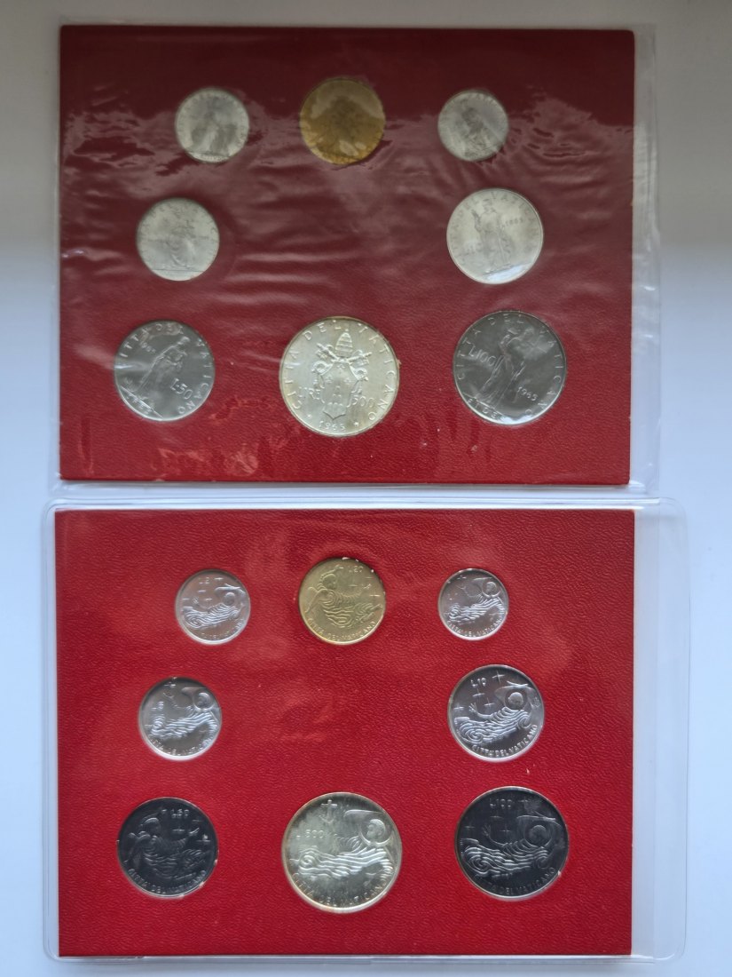  Vatikan: Kursmünzensätze 1965 + 1969, enthalten zusammen 18,4 g Feinsilber   