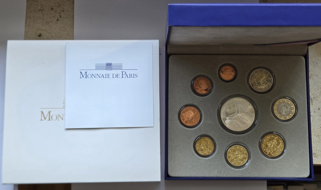  Frankreich: Kursmünzensatz 2011 in Proof/PP mit 10 Euro Cartier, enthält 20 g Feinsilber   