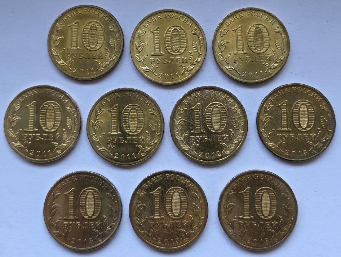  Russland: Lot aus zehn verschiedenen 10-Rubel-Gedenkmünzen   