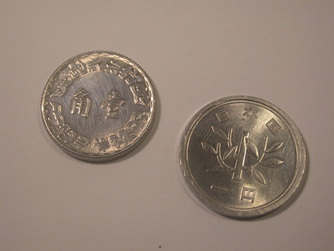  J31  Japan Asien?  2 Münzen in f. unc   Originalbilder   