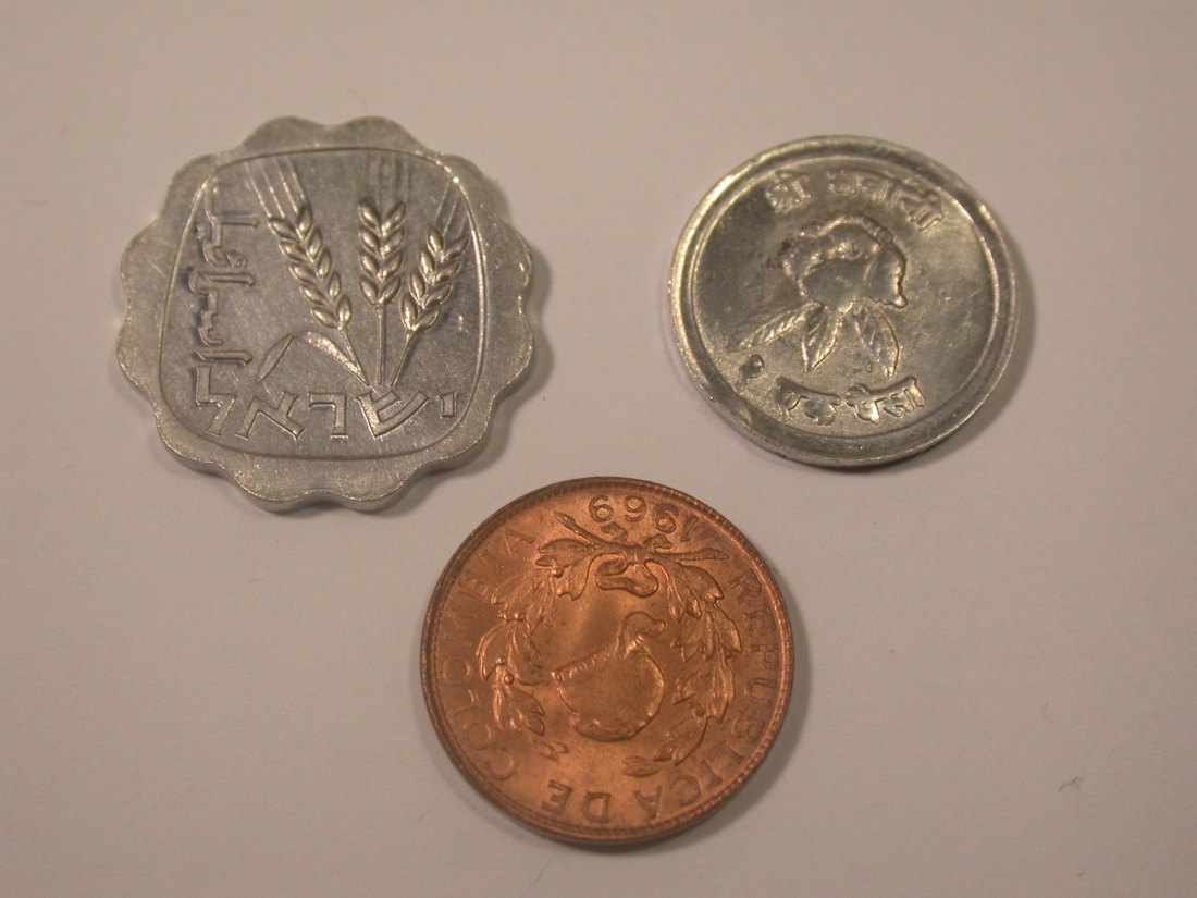  J31  3 Kleinmünzen alle Welt in f. Unc  Israel Asien Südamerika  Originalbilder   