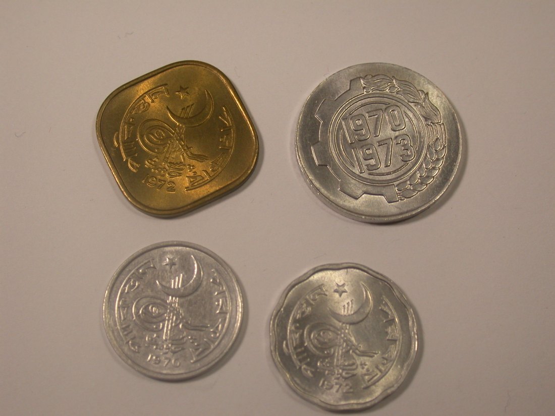  J31  4 Kleinmünzen in f. unc Arabien   Originalbilder   