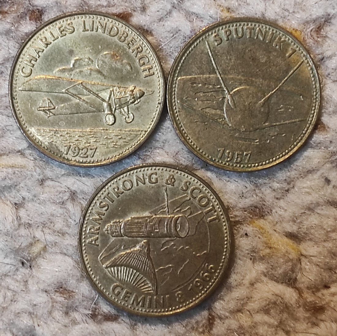  3 Shell Münzen, Charles Lindberg 1927, Spitnik 1 1957, Armstrong und Scott  Gemini 8 1966   