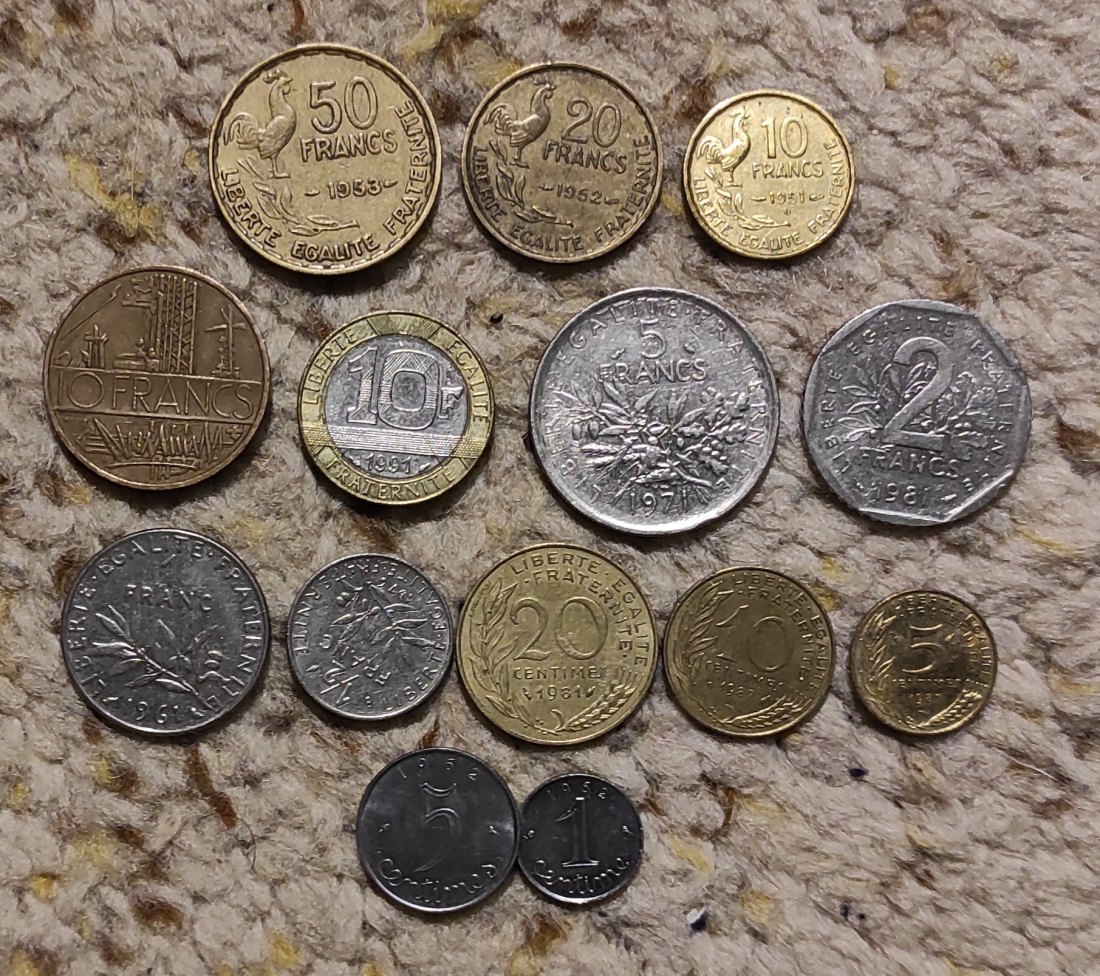  Frankreich Münzlot mit 14 verschiedenen Münzen   