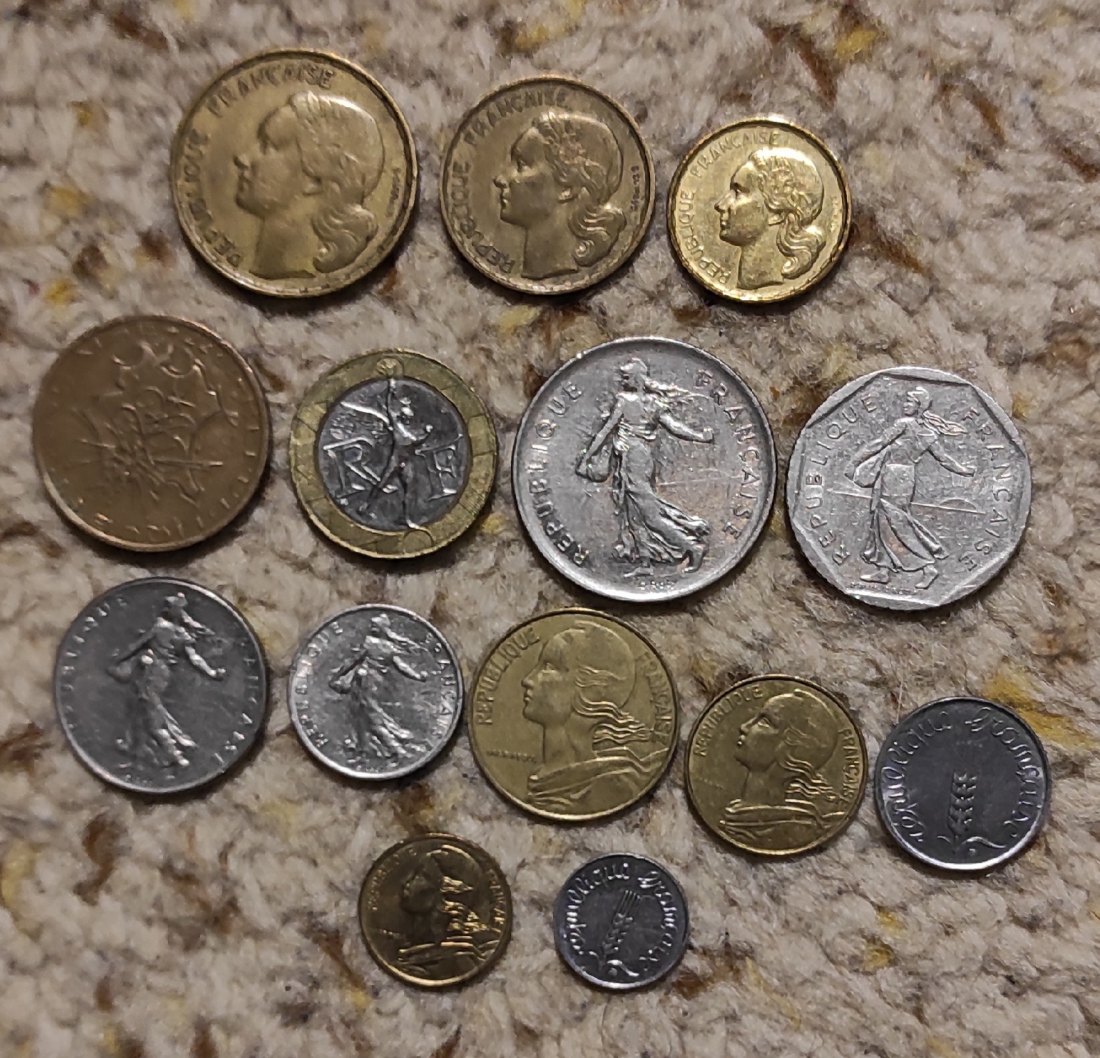  Frankreich Münzlot mit 14 verschiedenen Münzen   